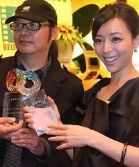 她曾经是潜力小花,却光速flop