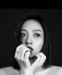 这纪念在不同的工作室都拍过写真,这家的照片拍的像丝芙兰宣传照