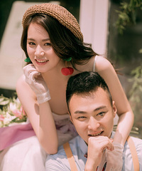 直男老公也懂得制造小浪漫,拍婚纱照的时候一直忍不住想要偷亲我