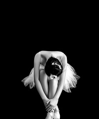 ��һ��д�棬����������������ţ�ץס����β���ĳ�������Ů��