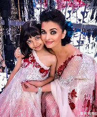 ӡ�ȵ�һ��Ů��Ů������ô����