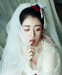 化妆师现场diy的首饰好惊喜,“重口味”风格的照片意外的好看