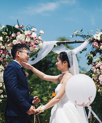 为了一场完美的坝坝宴婚礼,老公提前半年在屋前给我种了个小花园