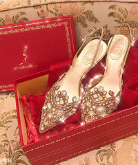 �ܱ��������裬�����ҵ������еĻ�Ь��7.5cm�ĸ��ÿ��ֺ���