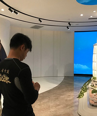 被邀约去看了来福士样板间,作为渝中区土著的我真心感觉不值。