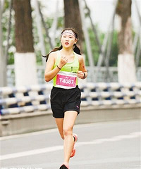 女生跑马拉松拿冠军,一年瘦掉15斤