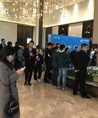 不是说房市要凉凉了么?怎么看房子的人还是这么多?