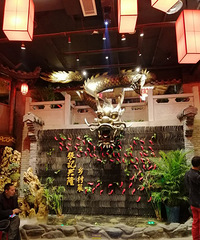 去吃了这家环境磅礴大气的乡村菜,李庄白肉颜值味道俱佳