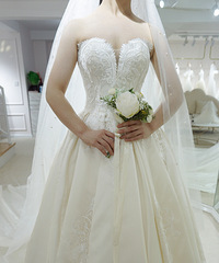 ֻ��һ�Ҿ��Ȳ��������£�����������������˵���¹�Ӣ��˧