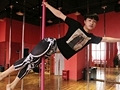 24岁他成钢管舞男神
