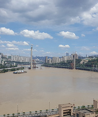 沙滨江湾上的87平现代轻奢,阳台的江景太霸道