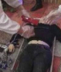 他用毒蛇逼女孩发生性关系被咬身亡