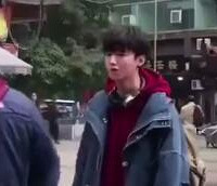 在重庆偶遇王俊凯,滑板少年