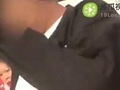 胖小伙挤地铁被骂哭