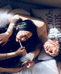 晒一晒我素色极简婚纱照,你们来猜猜那张是婆子妈给我拍的?