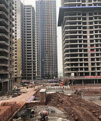 溜进西派城工地中庭还是有点大啊!