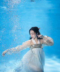 ���Ϻ���ȥˮ��������д�棬�о��Լ���Ҫ��Խ��