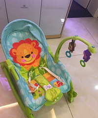 闲置婴儿摇椅转出,解放双手