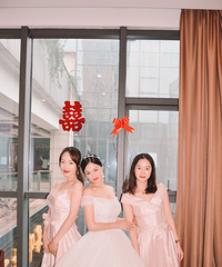 谁说婚礼当天很忙乱?我闲得都快拍了套个人写真