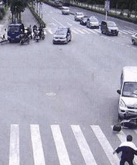 ����ײ������Ƶ�·�ˣ�Ҫ��Ҫ�⳥������٣��𰸶�������