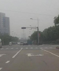 �Ƶ�ʱ������ѹ�ߣ�Ӧ�ü����߻���ͣ������