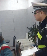 女孩轻信电话“警察”,险被骗