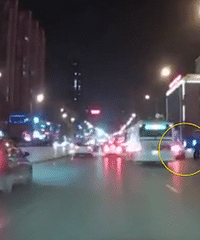 �������ε��ﳵ�����Լ�����ʻ��Ŀ��Ů����������