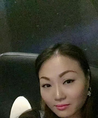 80年性格开朗的离异贤惠妹子征婚,现在养一大一小狗狗