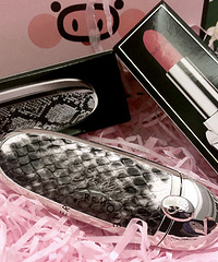 ����ױ�鱨�֡�������ױƷ���ɵý������ƿں졢����ͻ���˪��