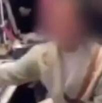 女子在化妆品柜台砸东西,疯了?!