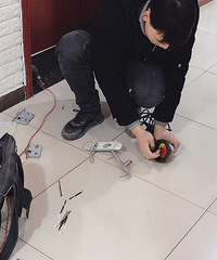 长期被人蹭厕所埋地雷,公司给厕所装了一把密码锁