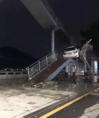 ���˵�ƾ����������һ�ˣ�������ʲô