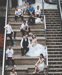 来买花结果“泡”走花店老板娘的故事,婚礼当天外景比婚纱照还美