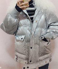 晒晒新入手的羽绒服,银色又酷又亮眼,上身好暖和