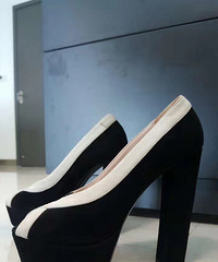 �ĸ����µ�����Ů������Ь���أ�ɹɹ�ҵ�Ь����