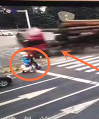 老实等红灯却无辜被压