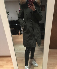 300块入的貉子毛领羽绒服性价比很高,还修身