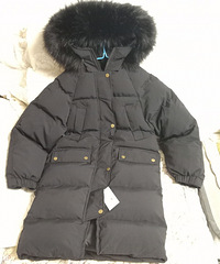 大毛领中长款棉服质报,抗风保暖度不比品牌的差,穿起很暖和
