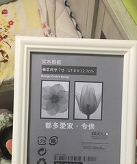 空着的楼梯墙挂上16个相框,我家也有了北欧风照片墙