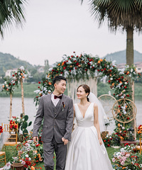婚礼当天任性的换了5件婚纱礼服,酒店还把照片拿去当宣传照啦