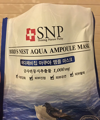 买到假货了?在网易考拉买的面膜,面膜纸和包装袋缝被在一起了