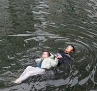 重庆女子不要命自杀,多亏消防员