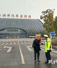 高速上吵架 老婆把老公赶下车自己开回家了