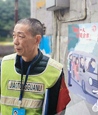 他5年春节都守这个劝导站