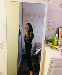 逛街买了件很百搭的衬衣和温暖的派克服,价格都很划算