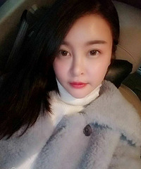 28岁从事金融行业的美女征婚,房车都有、性格随和