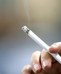 办公室有人抽烟,墙面也是才刷了漆,对肚子里的胎儿有影响吗?