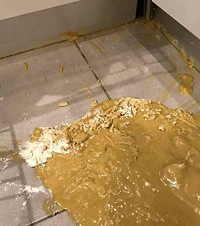 不小心把油洒地上了,怎么办?你只需要这样做