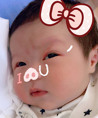 剖腹产生下8斤8两萌妹子