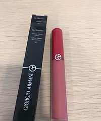 阿玛尼新出磨砂管410,目前只有香港有卖,颜色上唇很春天